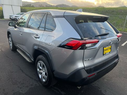 Used 2022 Toyota RAV4 LE image 8