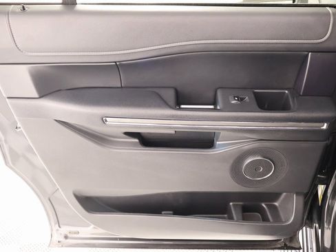 Used 2023 Ford Expedition Max XLT image 18