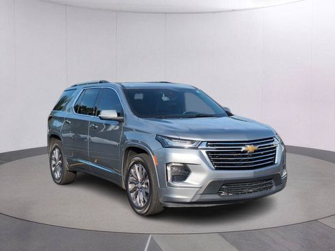 Used 2023 Chevrolet Traverse Premier FWD image 7