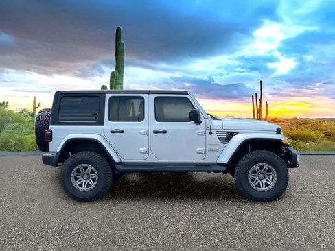 Used 2023 Jeep Wrangler Unlimited Sahara w/ LED Lighting Group AWD/4WD image 6