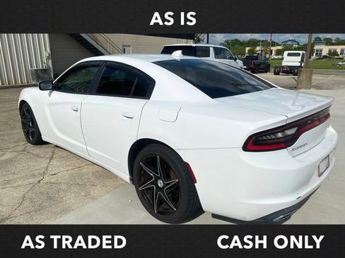 Used 2015 Dodge Charger SXT RWD image 3