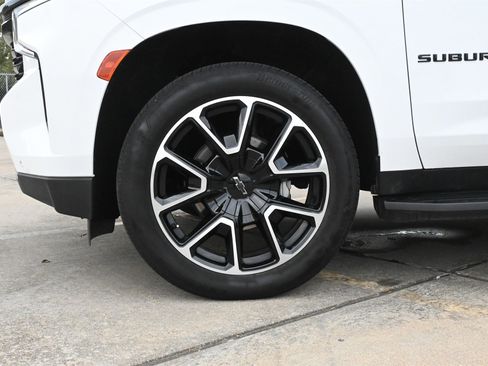 Used 2023 Chevrolet Suburban RST w/ Luxury Package image 30