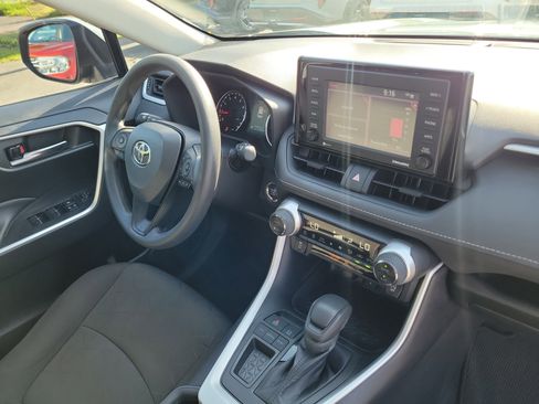 Used 2022 Toyota RAV4 XLE w/ Convenience Package FWD image 8