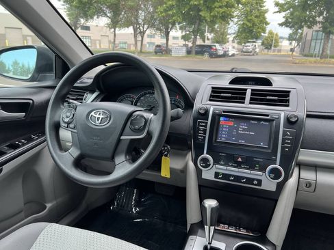Used 2012 Toyota Camry LE FWD image 11