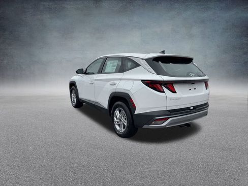 Used 2025 Hyundai Tucson SE image 17