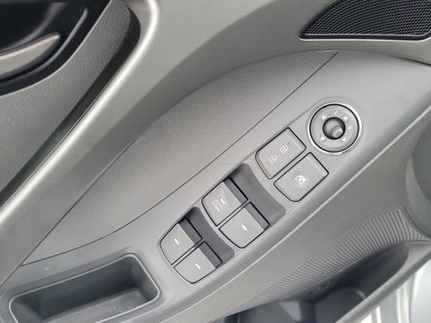 Used 2012 Hyundai Elantra GLS image 19