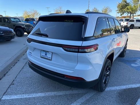 New 2025 Jeep Grand Cherokee Altitude AWD/4WD image 27
