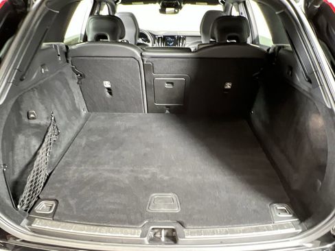 Used 2021 Volvo XC60 T8 R-Design w/ Protection Package Premier image 18