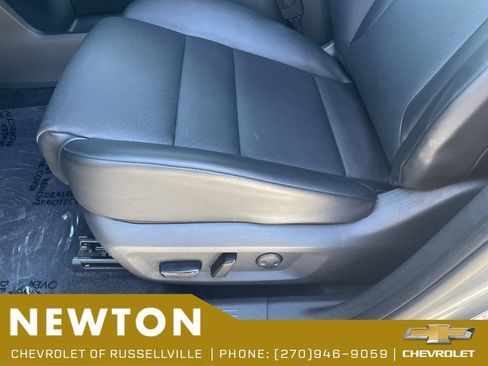 Used 2024 Nissan Rogue SV w/ SV Premium Package AWD/4WD image 6