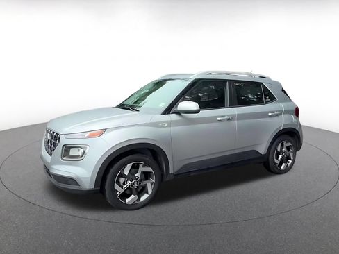 Used 2026 Hyundai Venue SEL FWD image 8