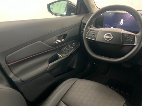 New 2026 Nissan Sentra SR w/ SR Premium Package FWD image 11
