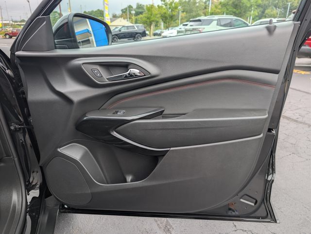 Used 2024 Chevrolet Trax RS w/ Sunroof Package FWD image 13