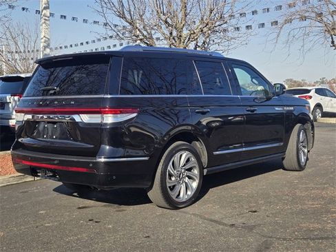 Used 2024 Lincoln Navigator Reserve image 4