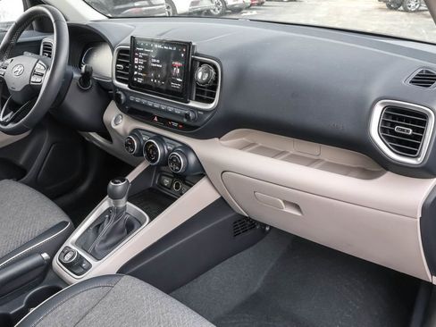 Certified 2025 Hyundai Venue Limited image 35