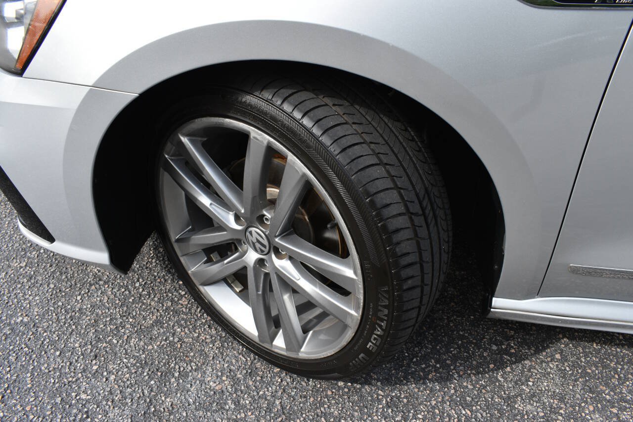 Used 2017 Volkswagen Passat 1.8T R-Line FWD image 38