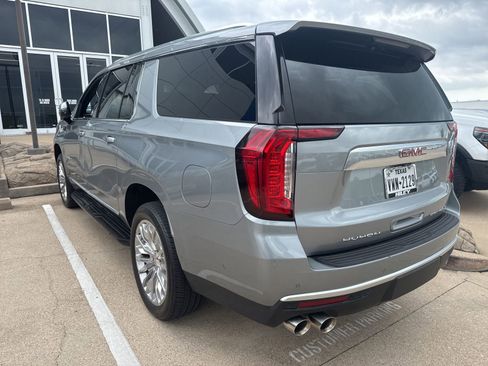 Certified 2024 GMC Yukon XL Denali w/ Advanced Technology Package AWD/4WD image 9