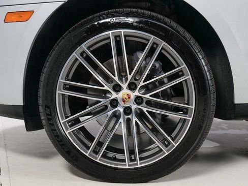 Certified 2026 Porsche Macan AWD/4WD image 36