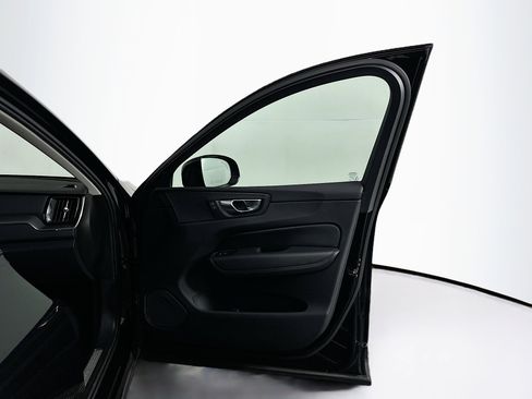 Used 2025 Volvo XC60 B5 Core image 33