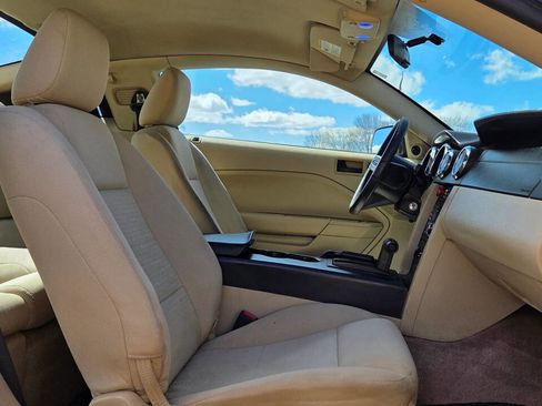 Used 2005 Ford Mustang Premium image 11