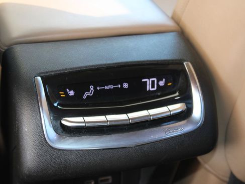 Used 2020 Cadillac XT6 Premium Luxury w/ Platinum Package AWD/4WD image 25