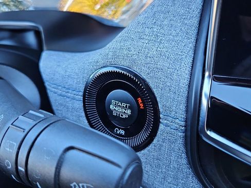 Used 2024 Jeep Compass Latitude image 16