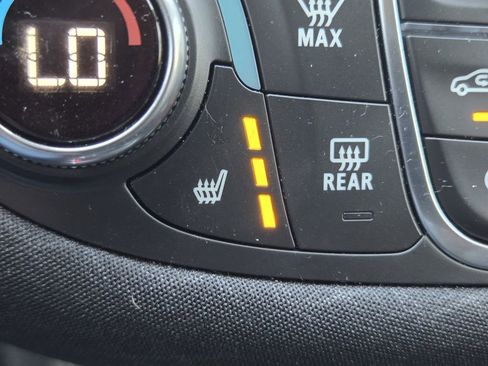 Used 2024 Chevrolet Malibu LT image 23