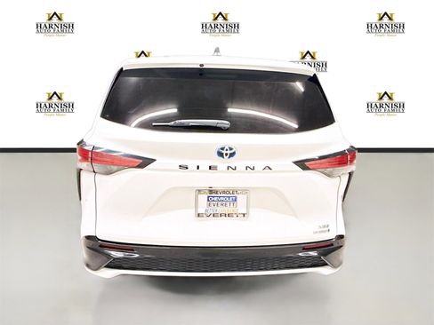 Used 2021 Toyota Sienna XSE image 6