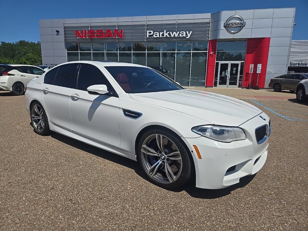 Used 2014 BMW M5 RWD image 1