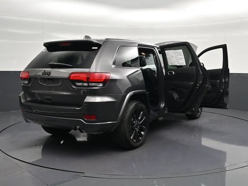 Used 2021 Jeep Grand Cherokee Laredo X RWD image 39