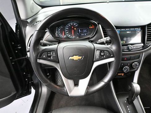 Used 2019 Chevrolet Trax LT w/ LT Convenience Package image 23