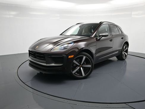 Certified 2023 Porsche Macan Turbo image 28