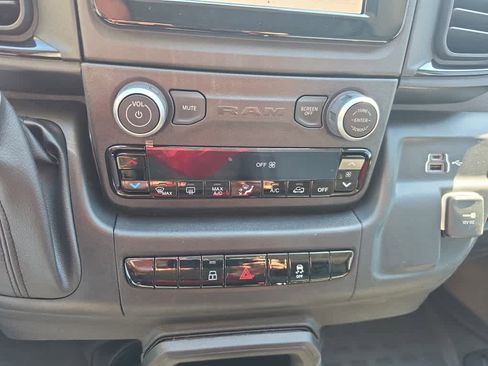 Used 2026 RAM ProMaster 2500 w/ Convenience Group FWD image 20