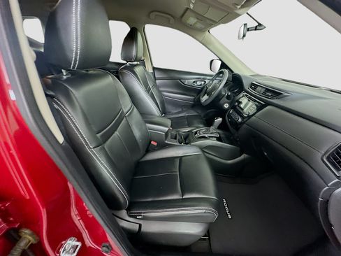 Used 2017 Nissan Rogue S w/ Appearance Package FWD image 29