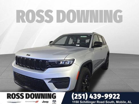 Used 2024 Jeep Grand Cherokee Altitude RWD image 1
