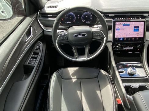 New 2025 Jeep Grand Cherokee L Limited w/ Luxury Tech Group II image 39