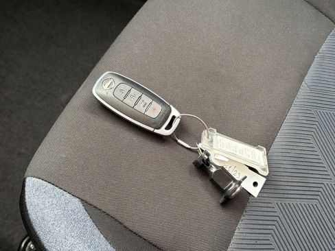 Used 2025 Nissan Versa SV image 20