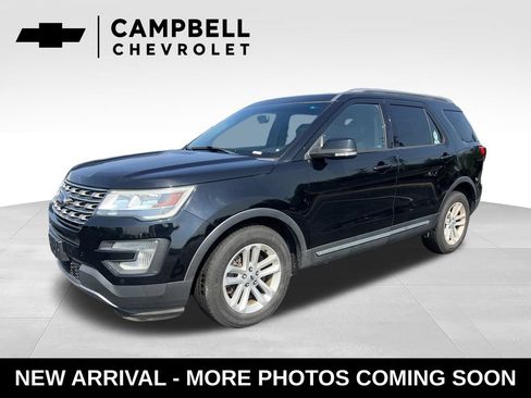Used 2017 Ford Explorer XLT w/ Equipment Group 202A FWD image 1