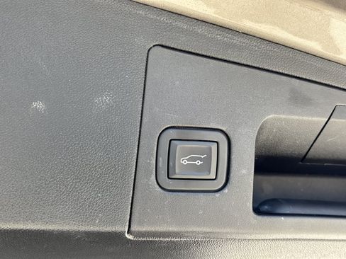 Used 2022 Cadillac XT5 Premium Luxury w/ Technology Package FWD image 6