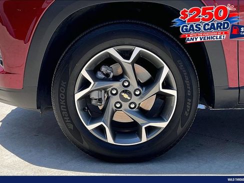 Used 2025 Chevrolet Trax LT w/ Driver Confidence Package FWD image 9