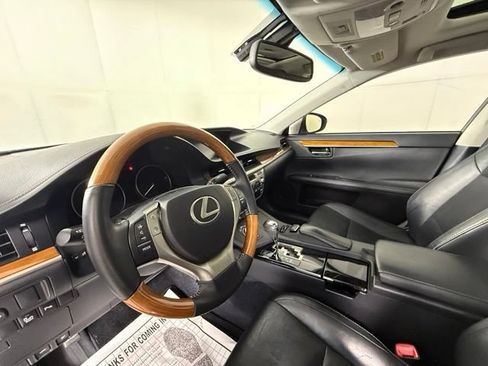 Used 2013 Lexus ES 300h w/ Luxury Pkg FWD image 16