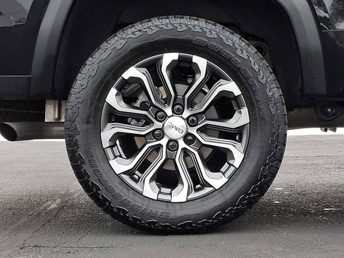 Certified 2025 GMC Canyon Denali image 8