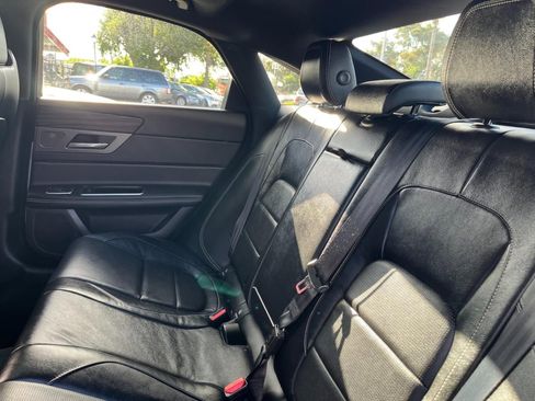 Used 2016 Jaguar XF S image 31