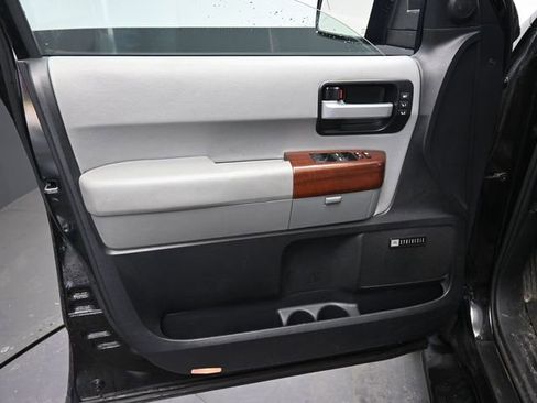 Used 2015 Toyota Sequoia Platinum w/ Four Season Floor Mat Package image 18