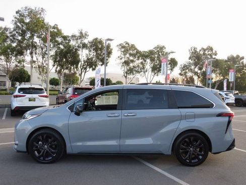 Certified 2023 Toyota Sienna XSE image 7
