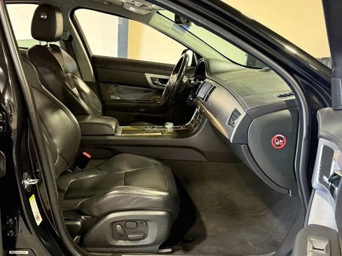 Used 2014 Jaguar XF R RWD image 13