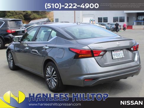 Used 2025 Nissan Altima 2.5 SV FWD image 9