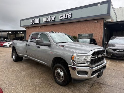 Used 2024 RAM 3500 Tradesman w/ Chrome Appearance Group image 3