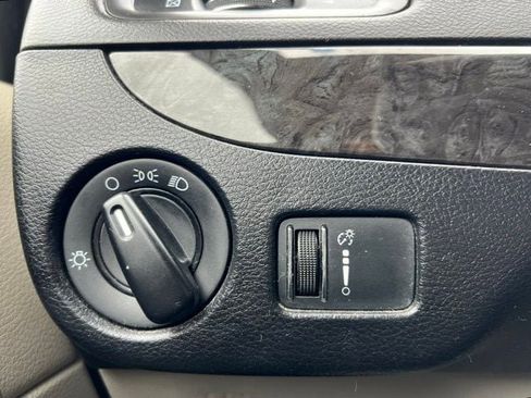 Used 2015 Dodge Grand Caravan SXT w/ UConnect Hands-Free Group FWD image 12