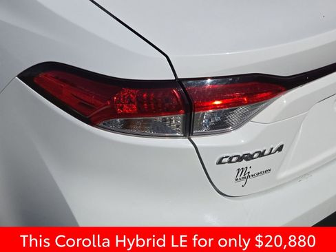 Used 2025 Toyota Corolla LE w/ LE Premium Package image 38