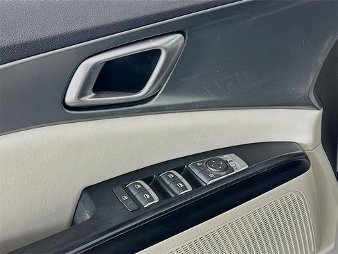 Certified 2022 Kia Carnival LX image 20